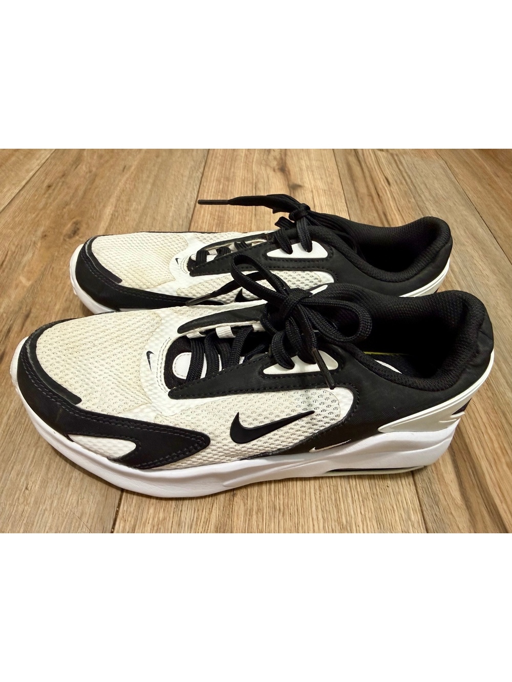 Nike Air Max Bolt Shoes Womens 8 White Running Sneakers CU4152-101 Road Gym